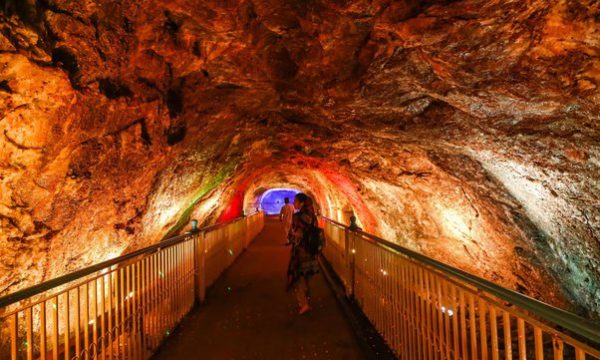 Pakistan Natural Pink Himaliyan Salt Mine Details - Image 3
